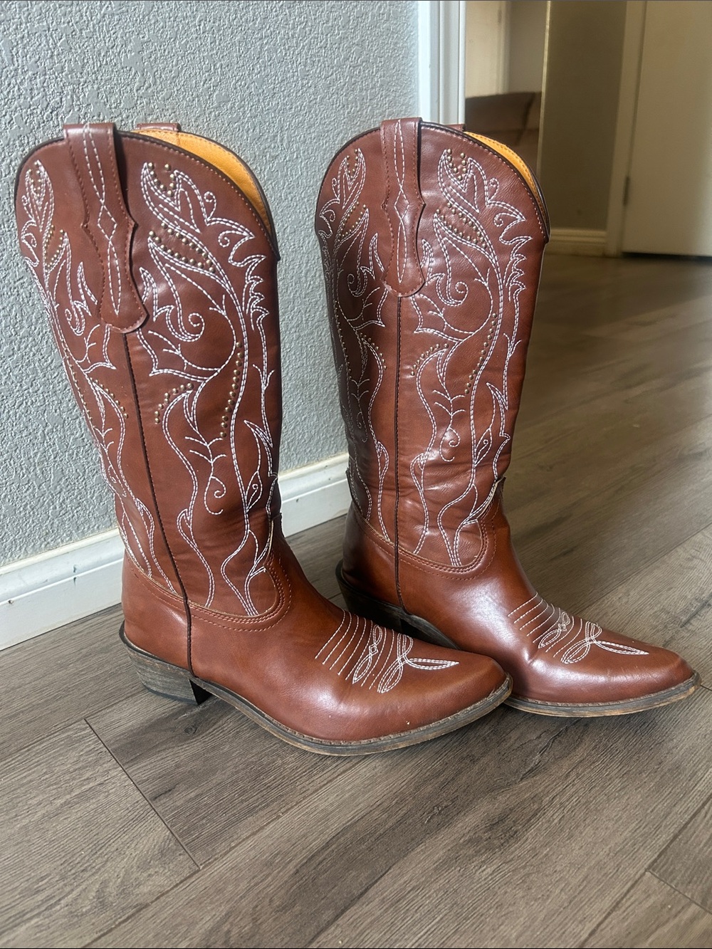 Women's Brown Embroidered Leather Cowboy Boots